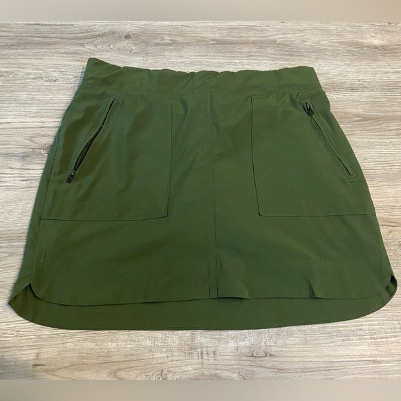 Athleta Dresses & Skirts - ATHLETA Womens Skort SIZE 12 Golf Tennis Walking Skirt Hiking Green Stretch